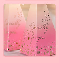 Load image into Gallery viewer, 10 PCS Triangle Wedding Favor Boxes – Candy Gift Boxes for Guests with Ribbon