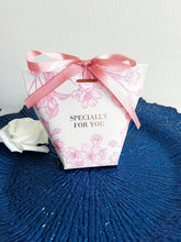 Load image into Gallery viewer, 20PCS Elegant Floral Wedding Favor Candy Boxes with Ribbon – Gift Boxes for Parties, Birthdays & Special Occasions