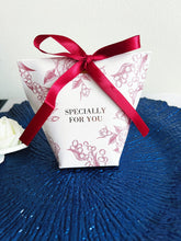 Load image into Gallery viewer, 20PCS Elegant Floral Wedding Favor Candy Boxes with Ribbon – Gift Boxes for Parties, Birthdays & Special Occasions