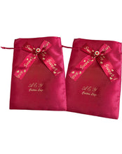 Load image into Gallery viewer, 20PCS Burgundy Fabric Favor Bags with Handle – Custom Wedding Gift Pouches for Guests (7x5in)