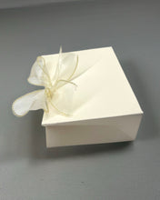 Load image into Gallery viewer, 20PCS Ivory Gift Bags with Ribbon – Personalized Foil Logo Favor Bags for Weddings, Parties, Jewelry & Holiday Gifts