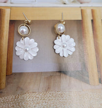 Load image into Gallery viewer, Peal Daisy Gold Earrings |Daisy flower drop earrings,  Wedding earrings,  Flower girl gift, Ladies White Flower Dangles gold earrings
