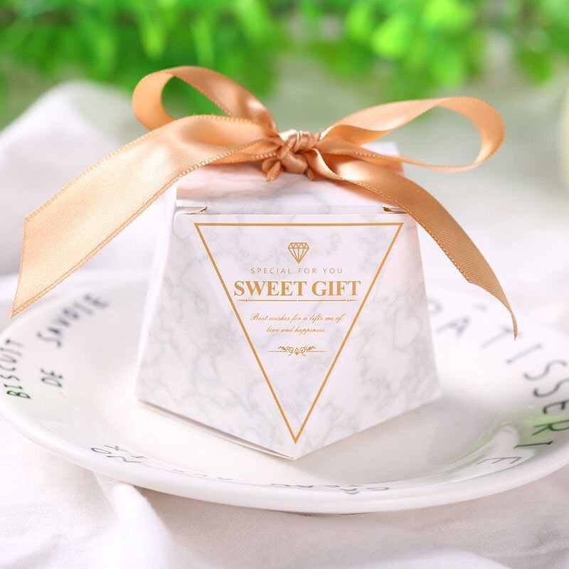 20pcs Luxury Wedding Favors Candy Boxes /Party Gift Paper Box Ribbon Box/Birthday/Holiday Party Favors Gift Box/favor for Guest/Thanksgiving