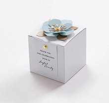 Load image into Gallery viewer, Custom Wedding Favors Candy Box/Elegant 3D Flower Square Gift Box-Modern and Stylish Event Anniversary Wedding Gift Favor Box Packaging Box
