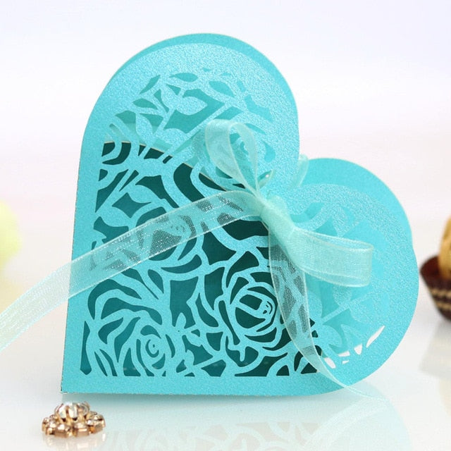 50pcs Love Heart Laser Cut Hollow Carriage Favors Gifts Flower Candy Dragee Boxes with Ribbon Baby Shower Wedding Party Supplies